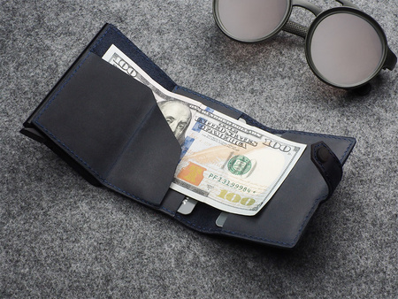 Portfel HIKER wykonany z polerowanej i woskowanej skóry Hunter granatowy