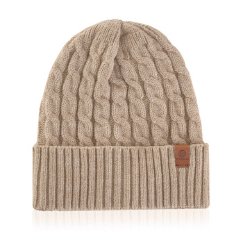 Czapka damska ze wzorem WINTER bezowy