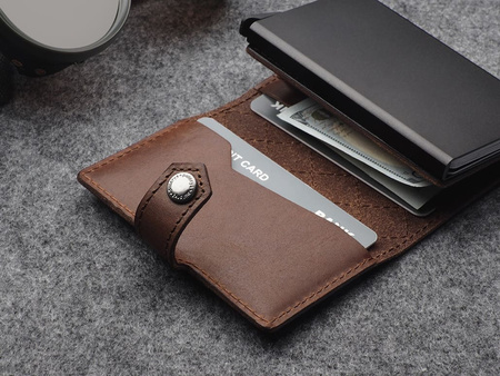 Portfel HIKER - CHIC Decor wykonany z garbowanej skóry Nomad brązowy