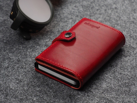 Portfel HIKER Max wykonany z roślinnie garbowanej skóry Nomad czerowny