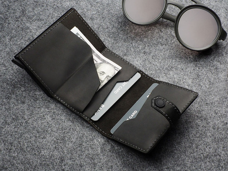 Portfel HIKER wykonany z polerowanej i woskowanej skóry Hunter czarny