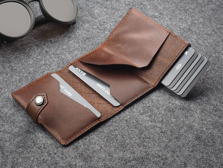 Portfel HIKER - CHIC Decor wykonany z garbowanej skóry Nomad brązowy