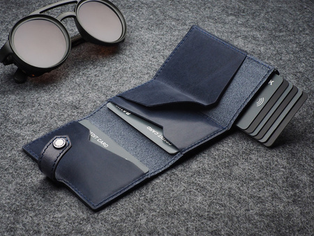 Portfel HIKER wykonany z roślinnie garbowanej skóry Nomad granatowy