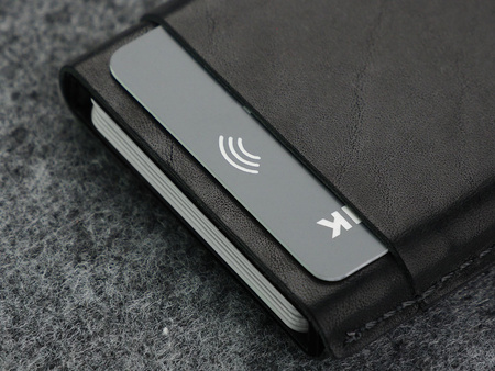 Portfel GOBI Wykonany z roślinnie garbowanej skóry Nomad czarny