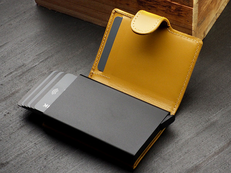 Portfel SOHO wykonany z delikatnej, ekskluzywnej skóry Italia żółty