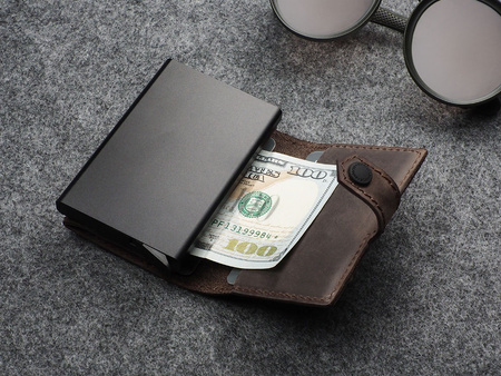 Portfel HIKER wykonany z polerowanej i woskowanej skóry Hunter brązowy