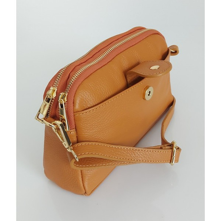 Listonoszka skórzana Vera Pelle Camel z dwiema komorami złotymi okuciami