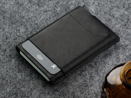 Portfel GOBI Wykonany z roślinnie garbowanej skóry Nomad czarny