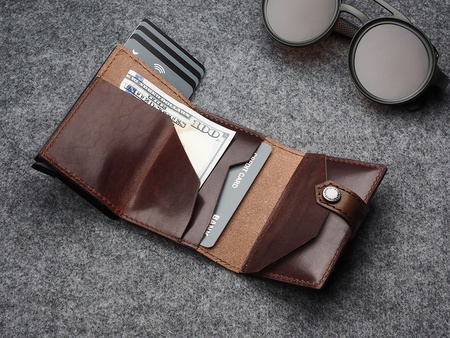 Portfel HIKER Go wykonany z roślinnie garbowanej skóry Nomad brązowy