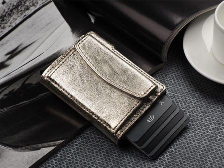 Portfel SOLO Max wykonany z lśniącej skóry Regalia złoty