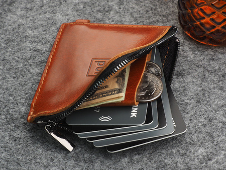 Portfel OLDTIMER wykonany z roślinnie garbowanej skóry Nomad koniak