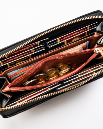 Modny portfel damski na zamek ze złotymi okuciami i pikowaną fakturą - Peterson