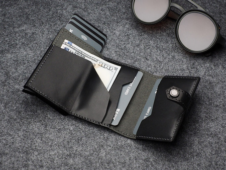 Portfel HIKER wykonany z roślinnie garbowanej skóry Nomad czarny