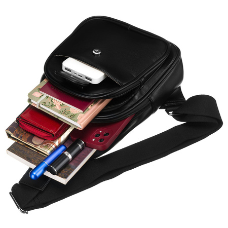 Saszetka damska crossbody Peterson z regulowanym paskiem, czarna eko skóra
