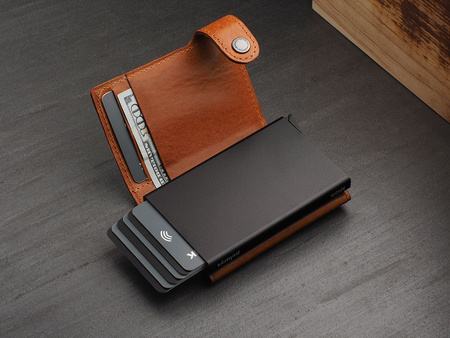 Portfel SOLO wykonany z roślinnie garbowanej skóry Nomad koniak