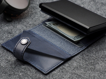 Portfel HIKER Go wykonany z roślinnie garbowanej skóry Nomad granatowy