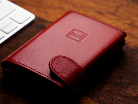 Portfel SOLO wykonany z miękkiej w dotyku skóry Italia czerwony