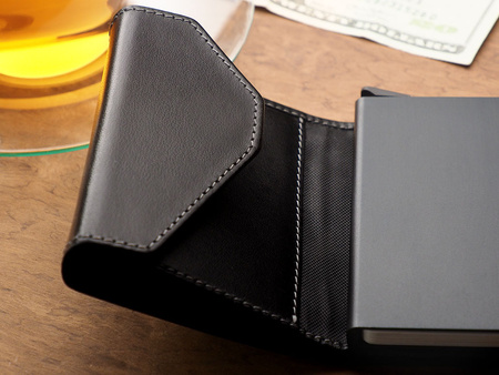 Portfel PORTER Go wykonany z miękkiej w dotyku skóry Italia czarny