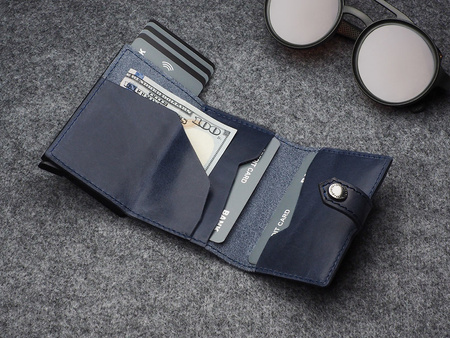 Portfel HIKER wykonany z roślinnie garbowanej skóry Nomad granatowy