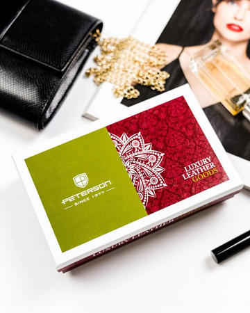 Portfel damski wężowy – Peterson, elegancja i funkcjonalność w jednym