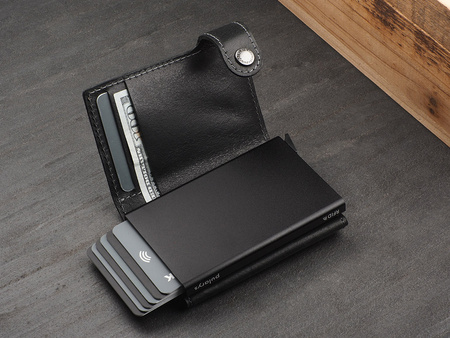 Portfel SOLO wykonany z roślinnie garbowanej skóry Nomad czarny