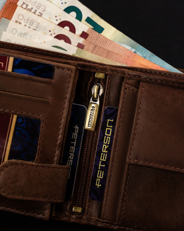 Portfel męski skórzany z tłoczeniem - elegancja i praktyczność Peterson