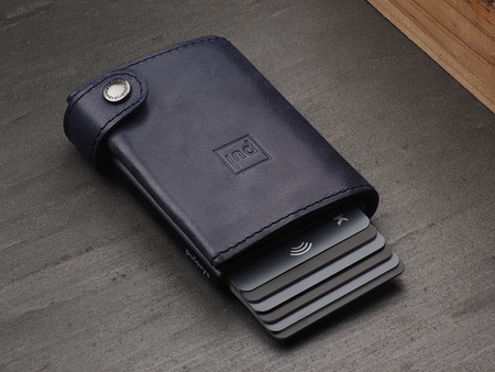 Portfel SOLO wykonany z roślinnie garbowanej skóry Nomad granatowy