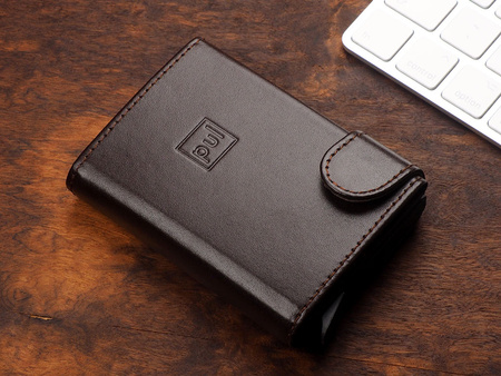 Portfel SOLO wykonany z miękkiej w dotyku skóry Italia brązowy