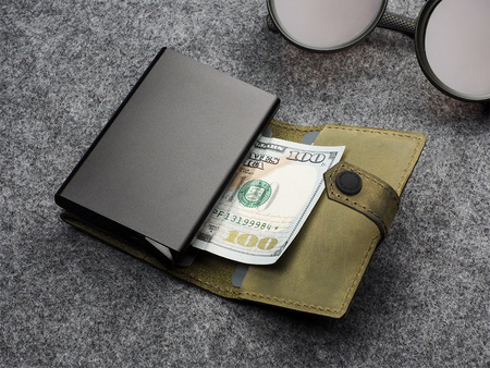 Portfel HIKER wykonany z polerowanej i woskowanej skóry Hunter oliwkowy