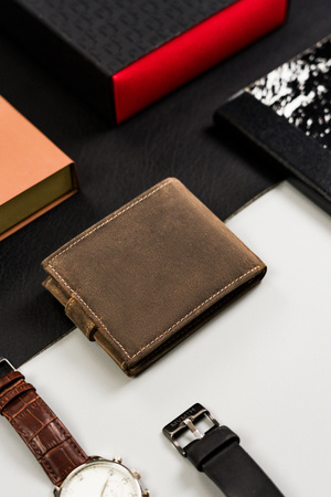 Mały portfel męski ze skóry naturalnej zamykany na zatrzask - Buffalo Wild