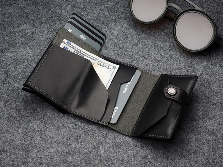 Portfel HIKER Go wykonany z roślinnie garbowanej skóry Nomad czarny