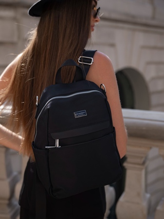 Plecak damski Peterson z wieloma kieszeniami w eleganckim czarnym kolorze