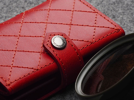 Portfel HIKER - CHIC Decor wykonany z garbowanej skóry Nomad czerowny