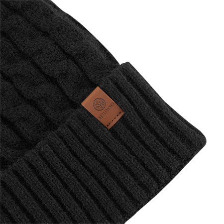 Czapka damska ze wzorem WINTER czarny