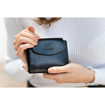 Czarny skórzany portfel damski Paolo Peruzzi T-12-BL