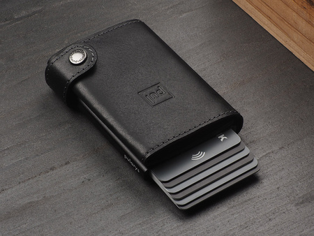 Portfel SOLO wykonany z roślinnie garbowanej skóry Nomad czarny