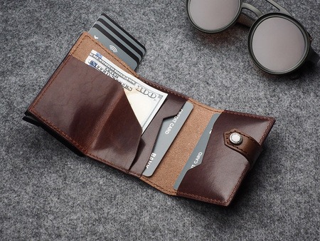 Portfel HIKER wykonany z roślinnie garbowanej skóry Nomad brązowy