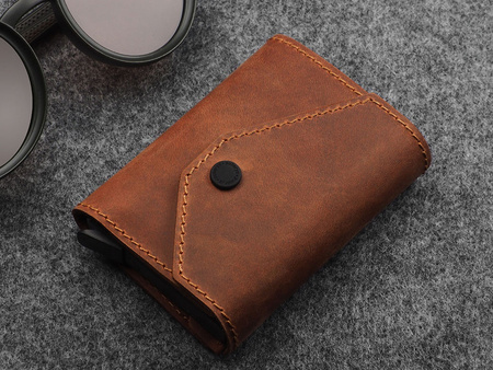 Portfel PORTER Go wykonany z woskowanej skóry Hunter koniak