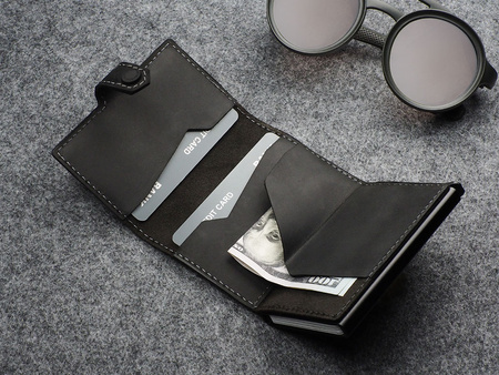 Portfel HIKER wykonany z polerowanej i woskowanej skóry Hunter czarny