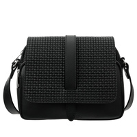 Torebka skórzana Canaletto z tłoczoną klapką - elegancja i ponadczasowy styl TD690s246t1